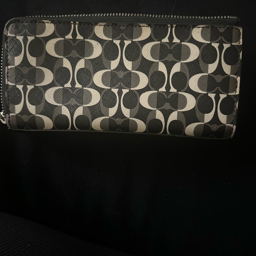 Coach Wallet - Picture 4 of 4